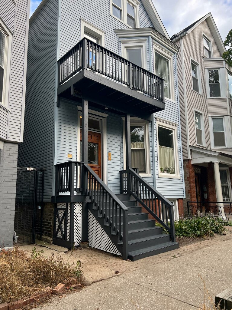 3025 North Seminary Avenue